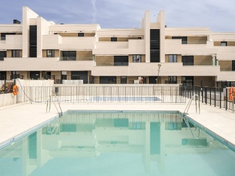 Piscina de adultos de la promoción Eida de AEDAS Homes en Córdoba