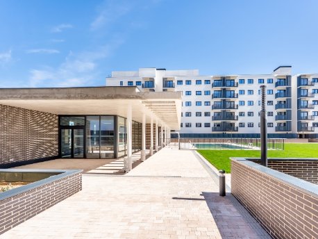 Entrada a la promoción Brisa Alcalá II en Alcalá de Henares, desarrollada en BTR por AEDAS Homes Entrada a la promoción Brisa Alcalá II en Alcalá de Henares, desarrollada en BTR por AEDAS Homes